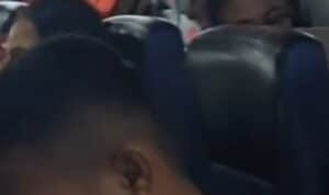 IMG_20260106_144656 Foto: Penumpang Kapal Ferry Dumai Line terlihat mengenakan life jacket saat kapal dihantam ombak tinggi di perairan rute Dumai–Batam.