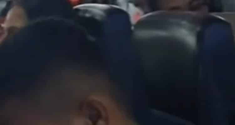 IMG_20260106_144656 Foto: Penumpang Kapal Ferry Dumai Line terlihat mengenakan life jacket saat kapal dihantam ombak tinggi di perairan rute Dumai–Batam.