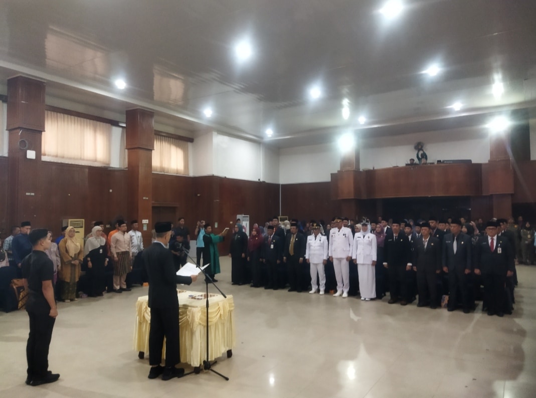 Foto : Prosesi pelantikan dan pengambilan sumpah jabatan pejabat di lingkungan Pemko Dumai.